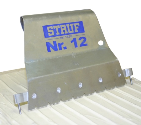 Шпатель зубчатый № 12 (STAUF) Для изоляции влажности, расход клея на 1м2/1.50-1.90кг.